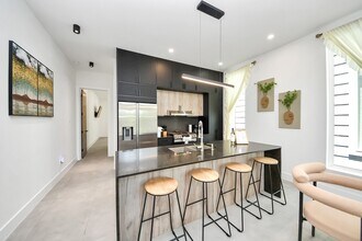 2211 Staples St in Houston, TX - Foto de edificio - Building Photo