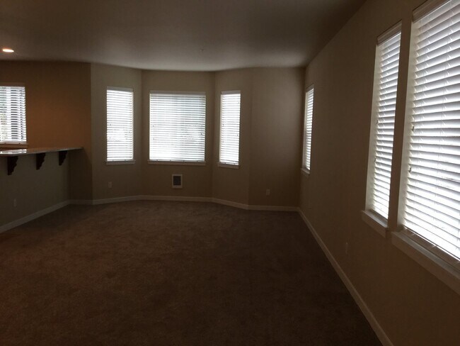 1663 Burnside Pl in Dupont, WA - Building Photo - Building Photo