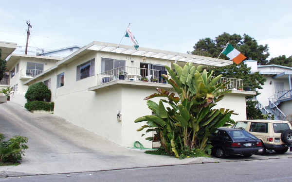 242 W Escalones in San Clemente, CA - Building Photo - Building Photo