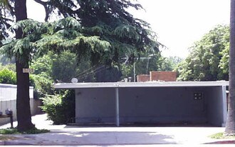 15758 Sherman Way in Van Nuys, CA - Building Photo