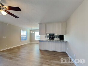 1820 Elizabeth Ln in Columbia, TN - Foto de edificio - Building Photo