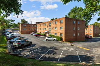 Anacostia Gardens in Washington, DC - Building Photo - Building Photo