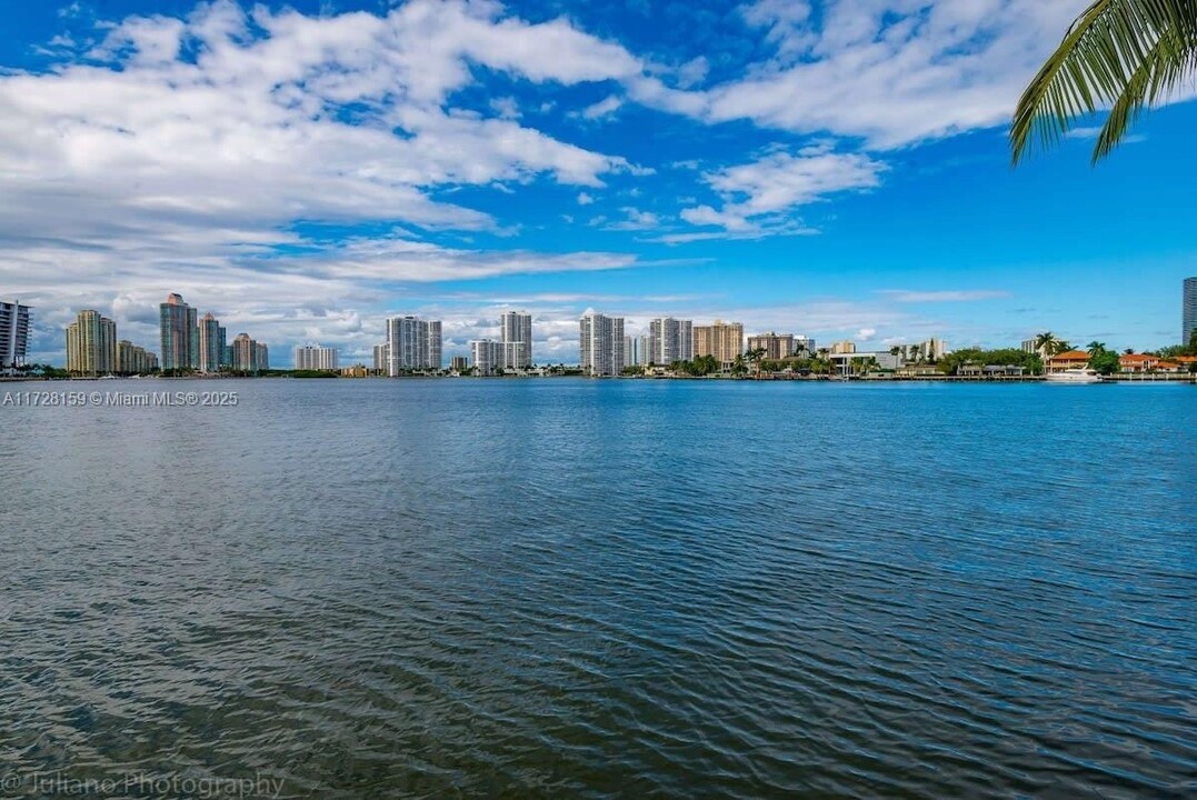 18260 N Bay Rd in Sunny Isles Beach, FL - Building Photo