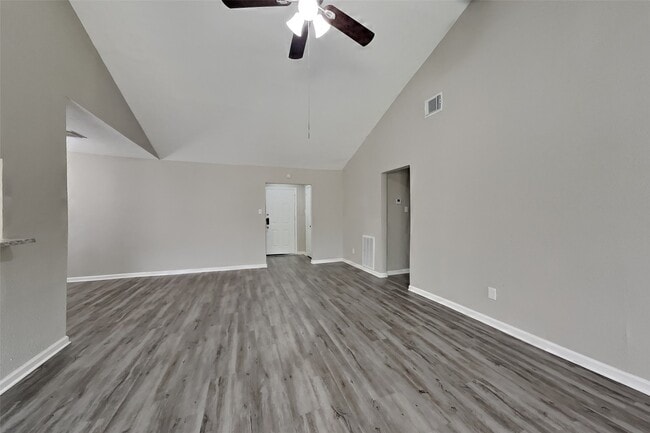 10210 Rippling Fields Dr in Houston, TX - Building Photo - Building Photo