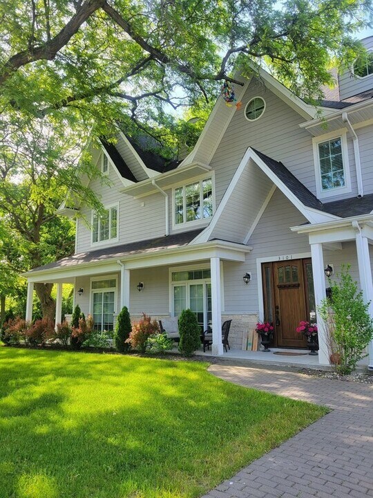 3101 Sprucewood Rd in Wilmette, IL - Building Photo