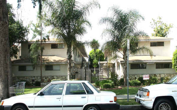 7253-7255 Jordan Ave in Canoga Park, CA - Foto de edificio