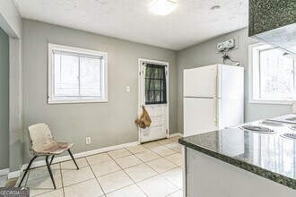 927 Slash Pine Rd in Forest Park, GA - Building Photo - Building Photo