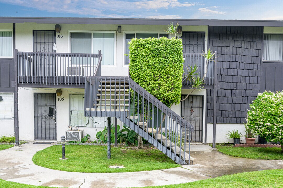 7100 Cerritos Ave, Unit 104 in Stanton, CA - Foto de edificio