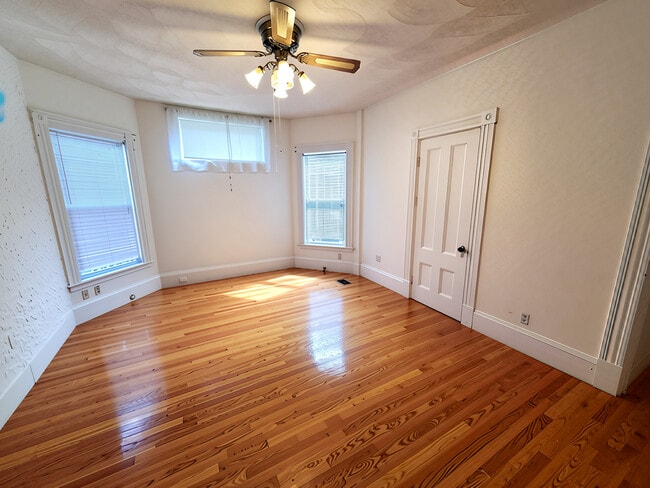 36 Upham St, Unit 1 in Malden, MA - Foto de edificio - Building Photo
