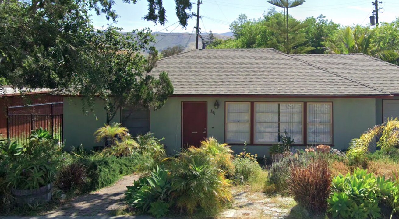 361 La Canada Dr in San Luis Obispo, CA - Building Photo