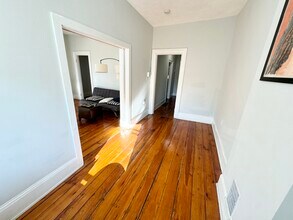 94 Mount Pleasant Ave, Unit 2 in Boston, MA - Building Photo - Building Photo