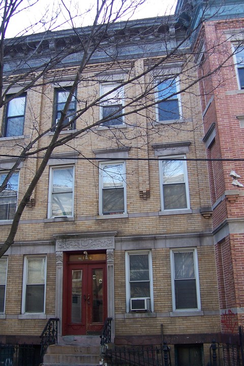 1802 George St in Flushing, NY - Building Photo