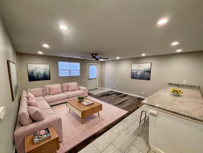 114 1/2-26-22 S 6th St