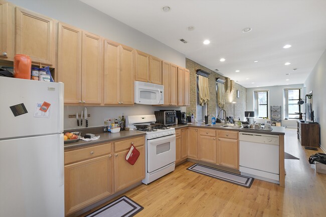 2016 W Wabansia Ave, Unit 1F in Chicago, IL - Building Photo - Building Photo