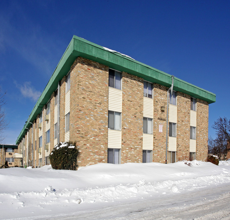 Woodbridge Terrace Apartments in St. Paul, MN - Foto de edificio