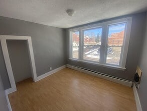 323-323 Pearl St in Thunder Bay, ON - Building Photo - Building Photo