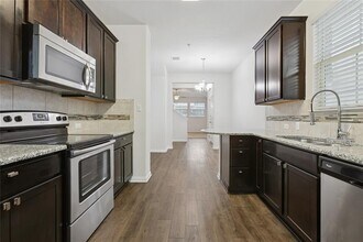 1200 10th St in Pflugerville, TX - Building Photo - Building Photo