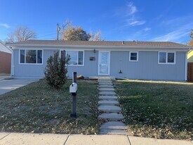 2800 Saratoga Rd in Casper, WY - Building Photo