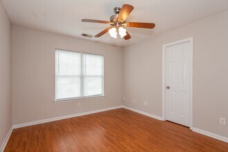 1928 Bromwich Rd in Charlotte, NC - Foto de edificio - Building Photo