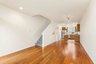 15130 NE 81st Way in Redmond, WA - Building Photo - Building Photo