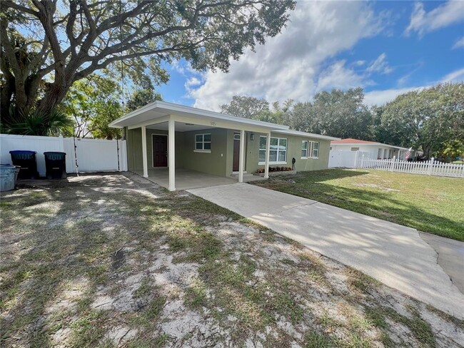 145 Pinecrest St in Titusville, FL - Building Photo - Building Photo