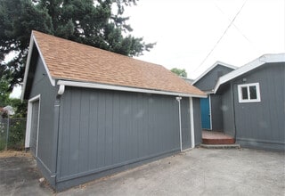 1935 Broadway St NE in Salem, OR - Building Photo - Building Photo