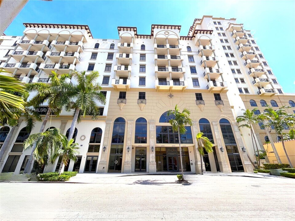 1805 Ponce de Leon Blvd in Coral Gables, FL - Building Photo