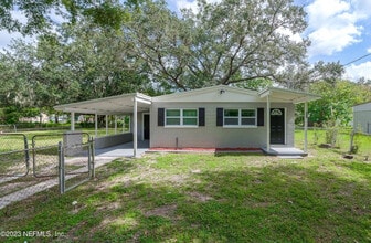 8975 Adams Ave in Jacksonville, FL - Foto de edificio - Building Photo