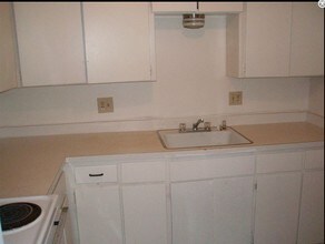 English Village North Apartments in Oklahoma City, OK - Building Photo - Interior Photo