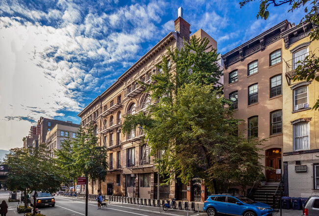 100 W 15th St in New York, NY - Foto de edificio - Building Photo