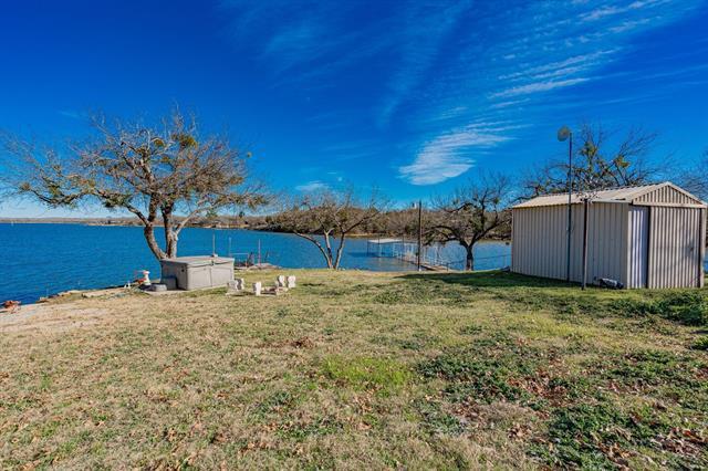 444 Frontier St in Bowie, TX - Building Photo
