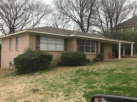 213 N 6th St in Oxford, MS - Building Photo