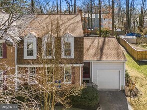 5907 Wood Sorrels Ct in Burke, VA - Building Photo - Building Photo