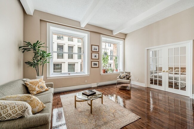 property at 204 Rue de l'Hôpital