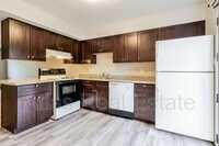 32 Royal Crest Dr photo'