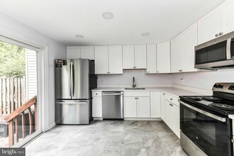 2908 Everleigh Way in Fairfax, VA - Building Photo - Building Photo