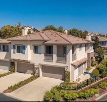 24353 Allegra Way in Santa Clarita, CA - Building Photo