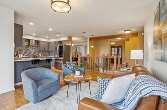 213 Hidalgo St in Lake Oswego, OR - Building Photo - Building Photo