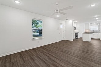 516 W Collins St in Denison, TX - Building Photo - Building Photo