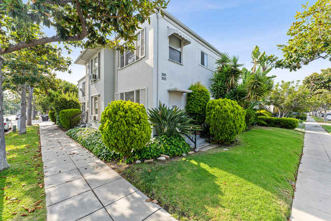 The Doheny Six in Beverly Hills, CA - Building Photo - Building Photo