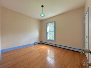 240 Grand St, Unit 5 in Newburgh, NY - Foto de edificio - Building Photo