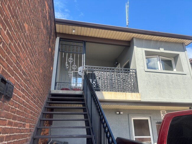 226 Kenilworth Av N, Unit Unit2 in Hamilton, ON - Building Photo - Building Photo