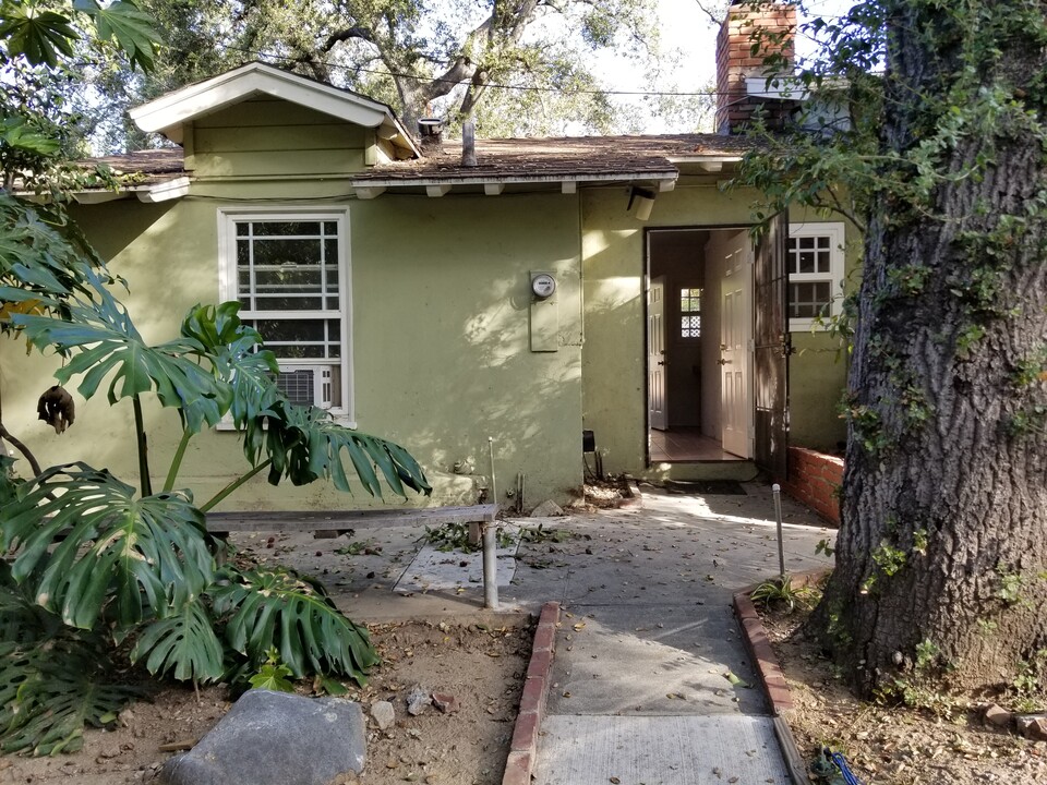 1333 Verdugo Blvd in La Canada Flintridge, CA - Foto de edificio