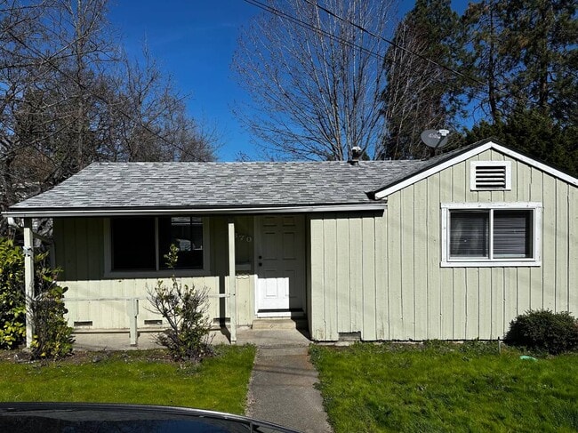 property at 1370 Lee St