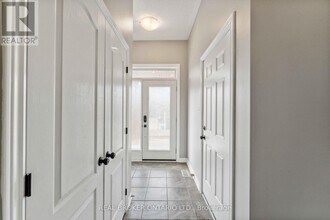 985 Bunchberry Way in Ottawa, ON - Building Photo - Building Photo