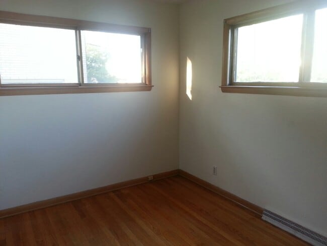 2390 S 92nd St, Unit #3 in West Allis, WI - Building Photo - Building Photo