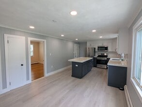 155 Grove St in Providence, RI - Building Photo - Building Photo