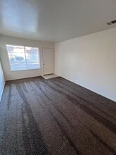 461 Minnewawa Ave in Clovis, CA - Building Photo - Building Photo