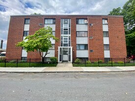 837 River St, Unit 5 in Boston, MA - Building Photo