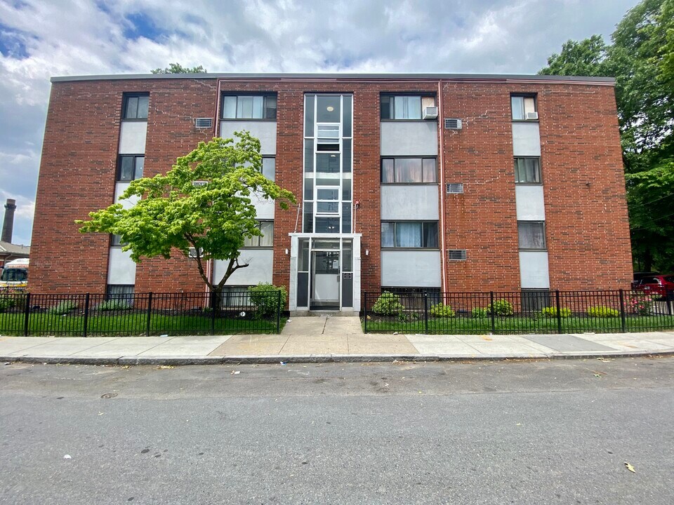 837 River St, Unit 11 in Boston, MA - Building Photo